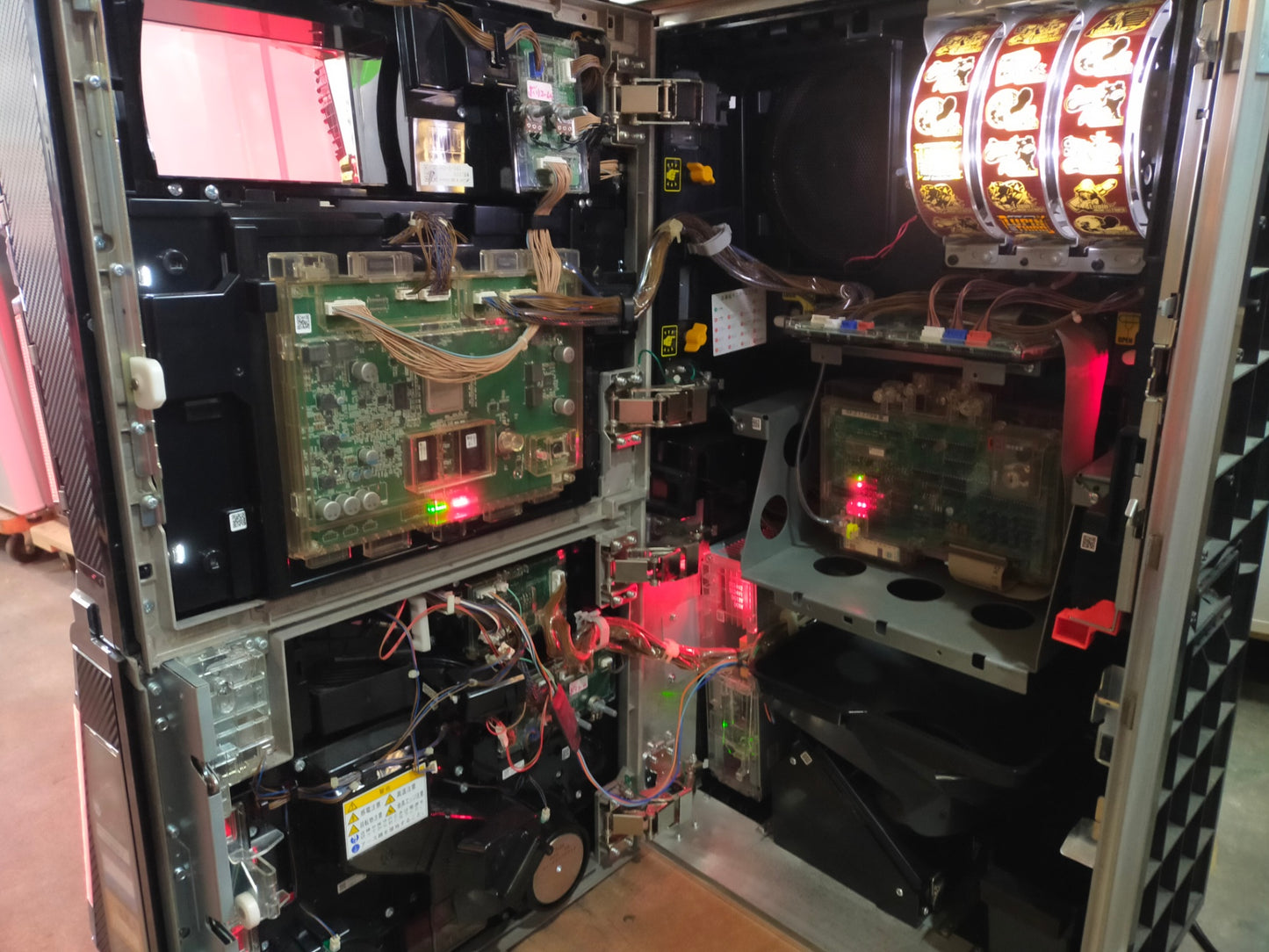 【サテライト】パチスロ実機 ルパン三世 ロイヤルロード~金海に染まる黄金神殿~ 5号機 【発送不可】
