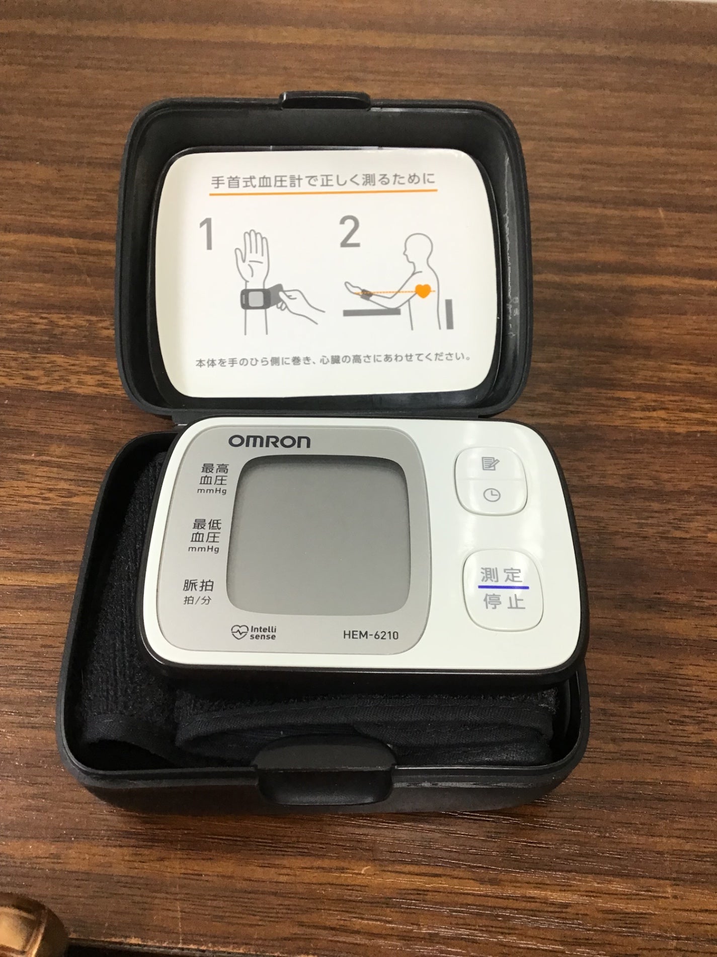 【深草店】 血圧計 オムロン HEM-6210