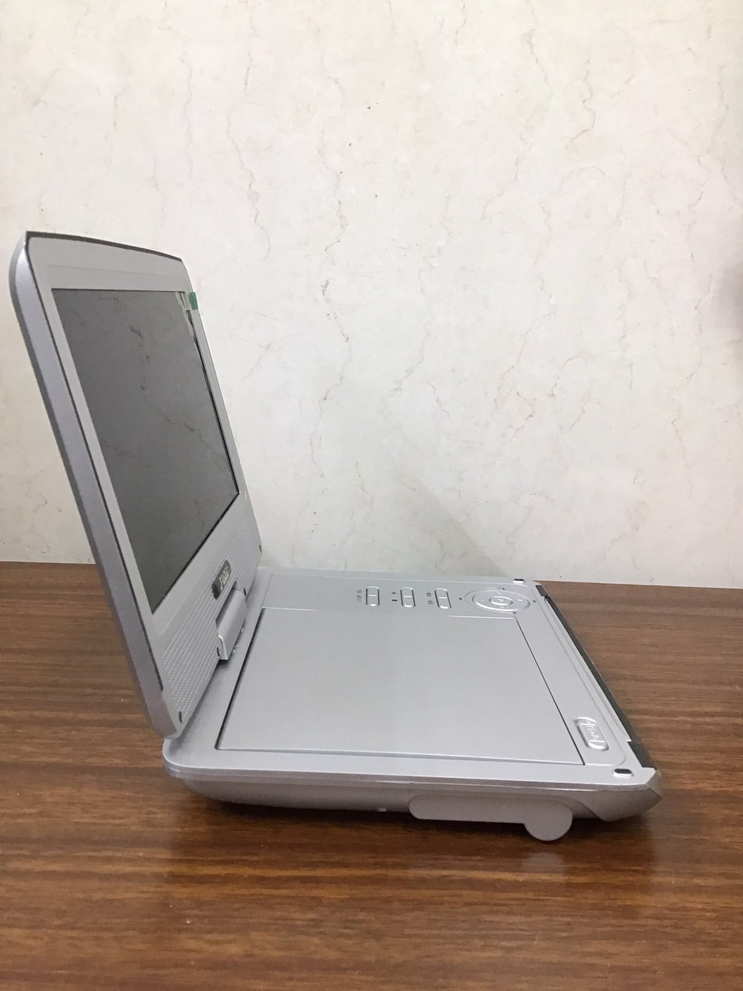 【深草店】9インチDVDプレーヤー PO125