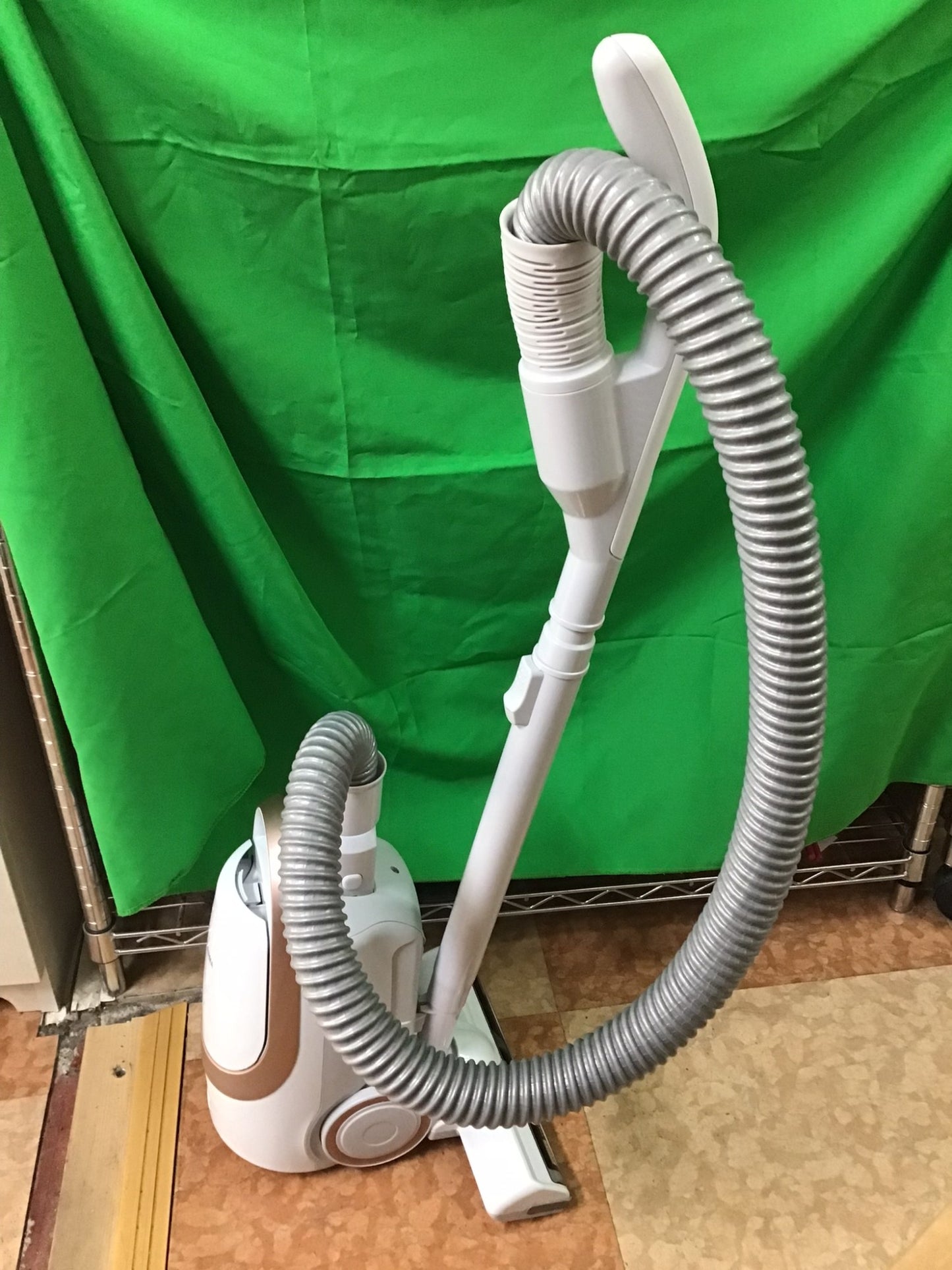 【深草店】アイリスオーヤマ 掃除機 紙パック式 ワイドタービンヘッド 超軽量 ノズル 付 ピンクゴールド IC-BTA4-P