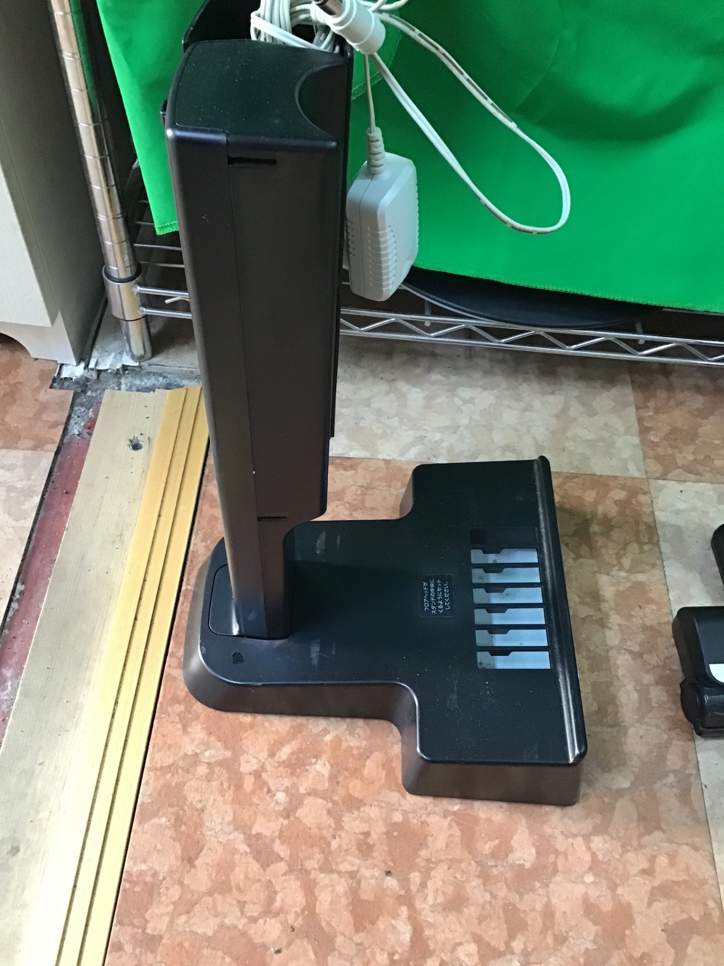 【深草店】 【掃除機+ダストパックセット】 アイリスオーヤマ 掃除機 紙パック式スティッククリーナー 軽量 1.6kg モップ付き KIC-SLDCP6
2020年製年製