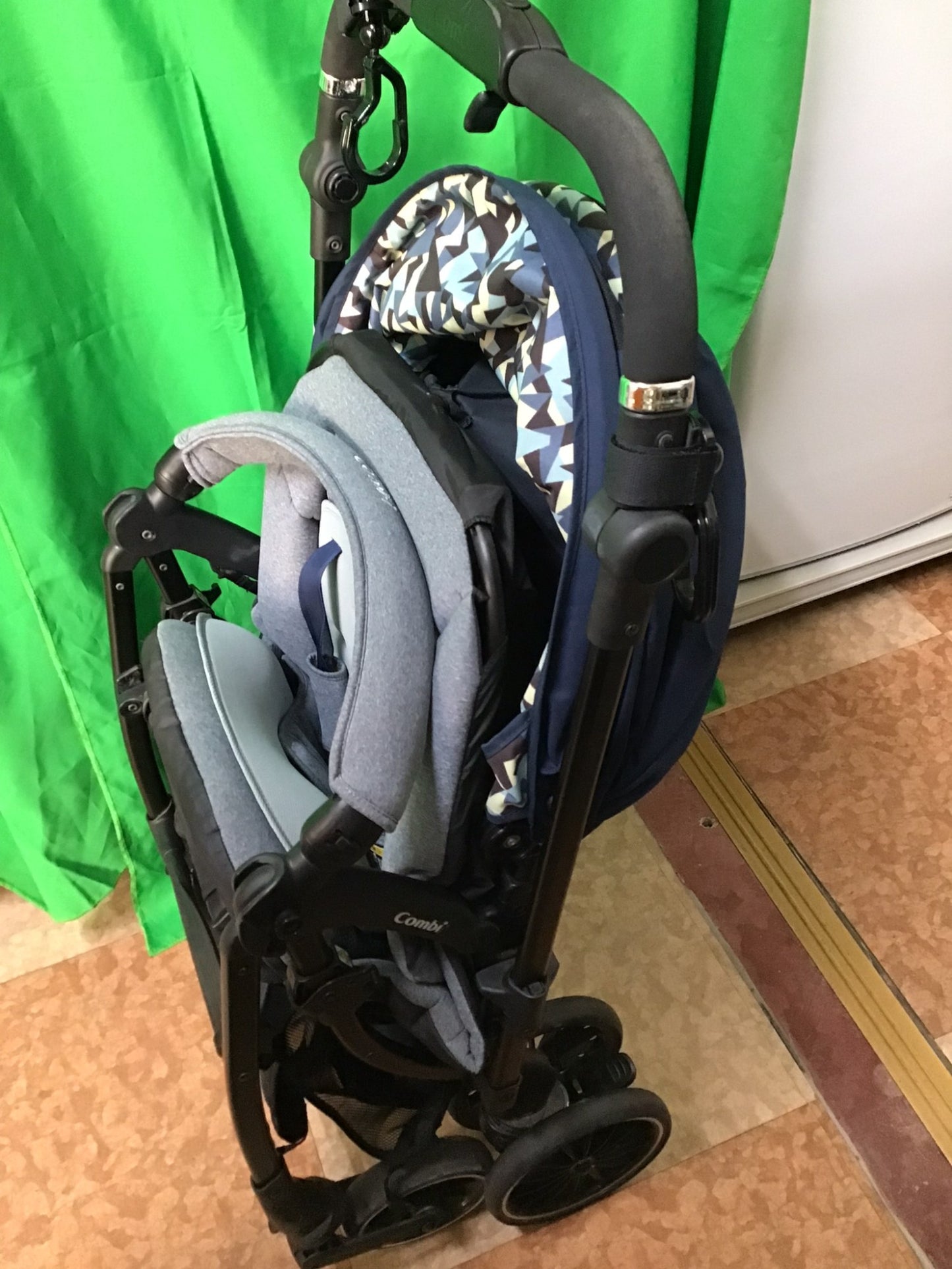 【深草店】 ベビーカー コンビ スゴカルスイッチプラス 安全基準A型