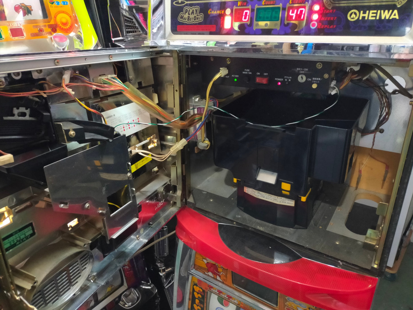 【サテライト】パチスロ実機 ドロンジョにおまかせ 4号機 【発送不可】