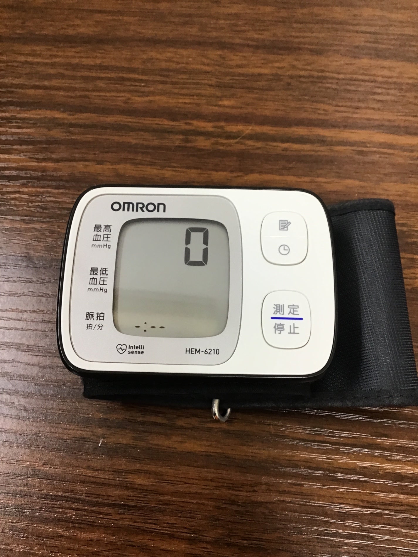 【深草店】 血圧計 オムロン HEM-6210