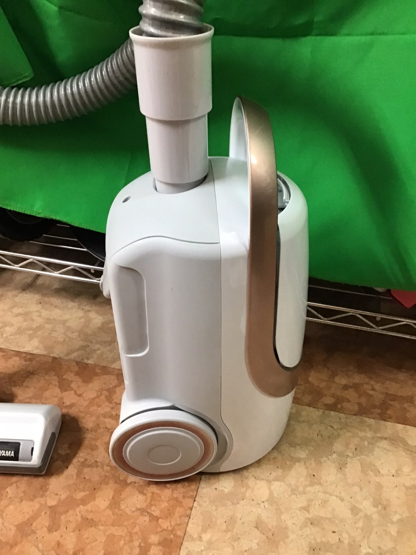 【深草店】アイリスオーヤマ 掃除機 紙パック式 ワイドタービンヘッド 超軽量 ノズル 付 ピンクゴールド IC-BTA4-P