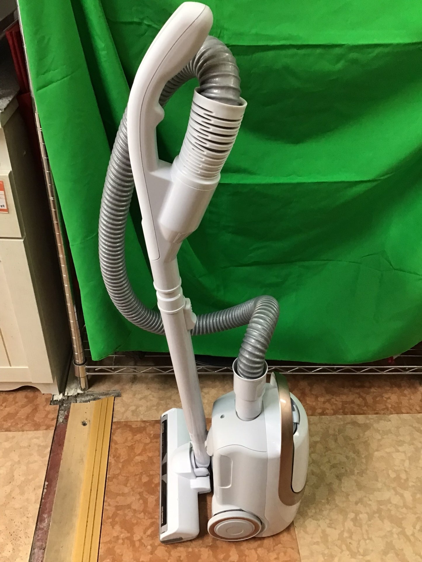 【深草店】アイリスオーヤマ 掃除機 紙パック式 ワイドタービンヘッド 超軽量 ノズル 付 ピンクゴールド IC-BTA4-P