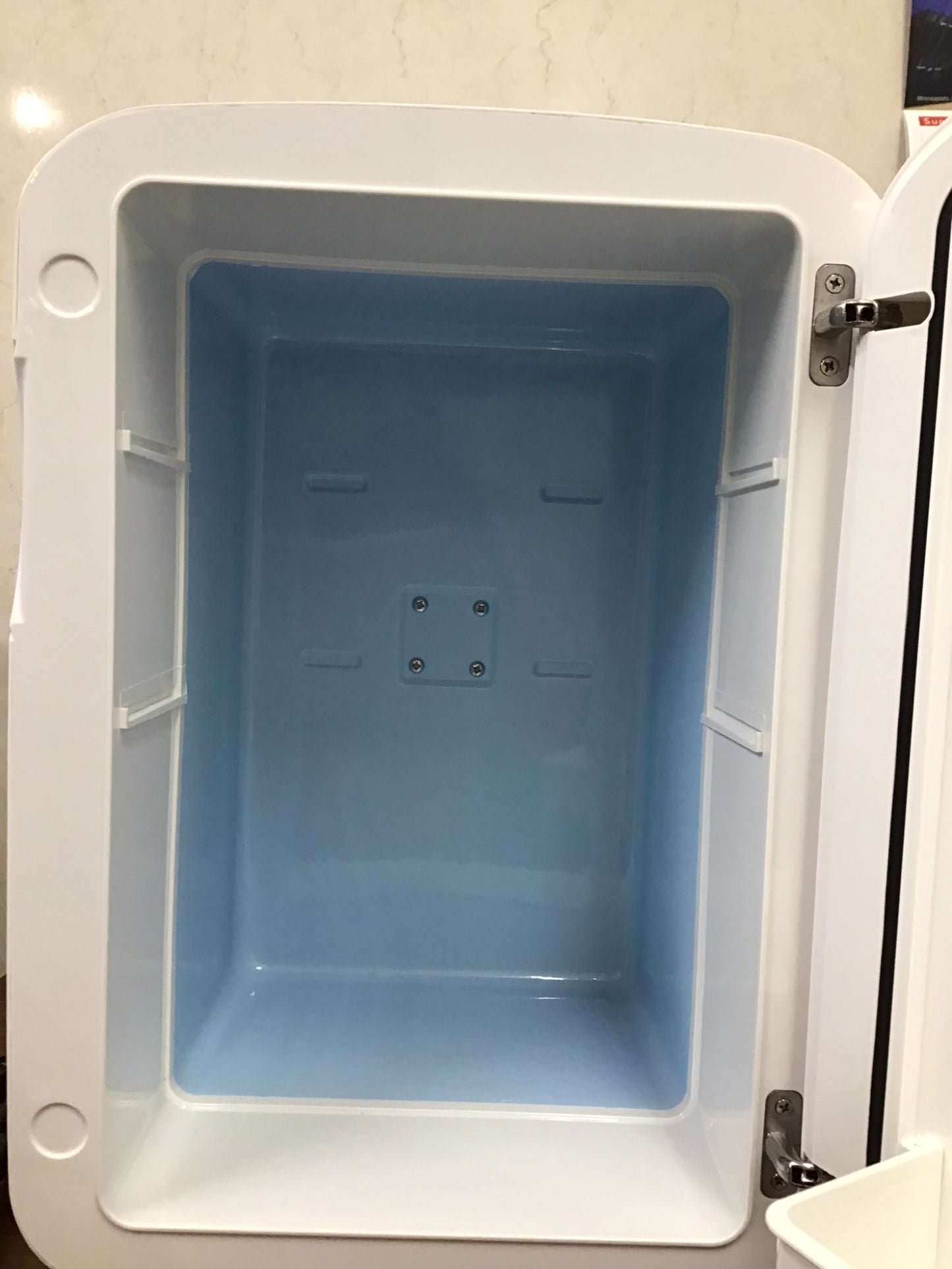 【深草店】 保冷保温ボックス オーム電機 KAJ-R136R-W
2022年製年製