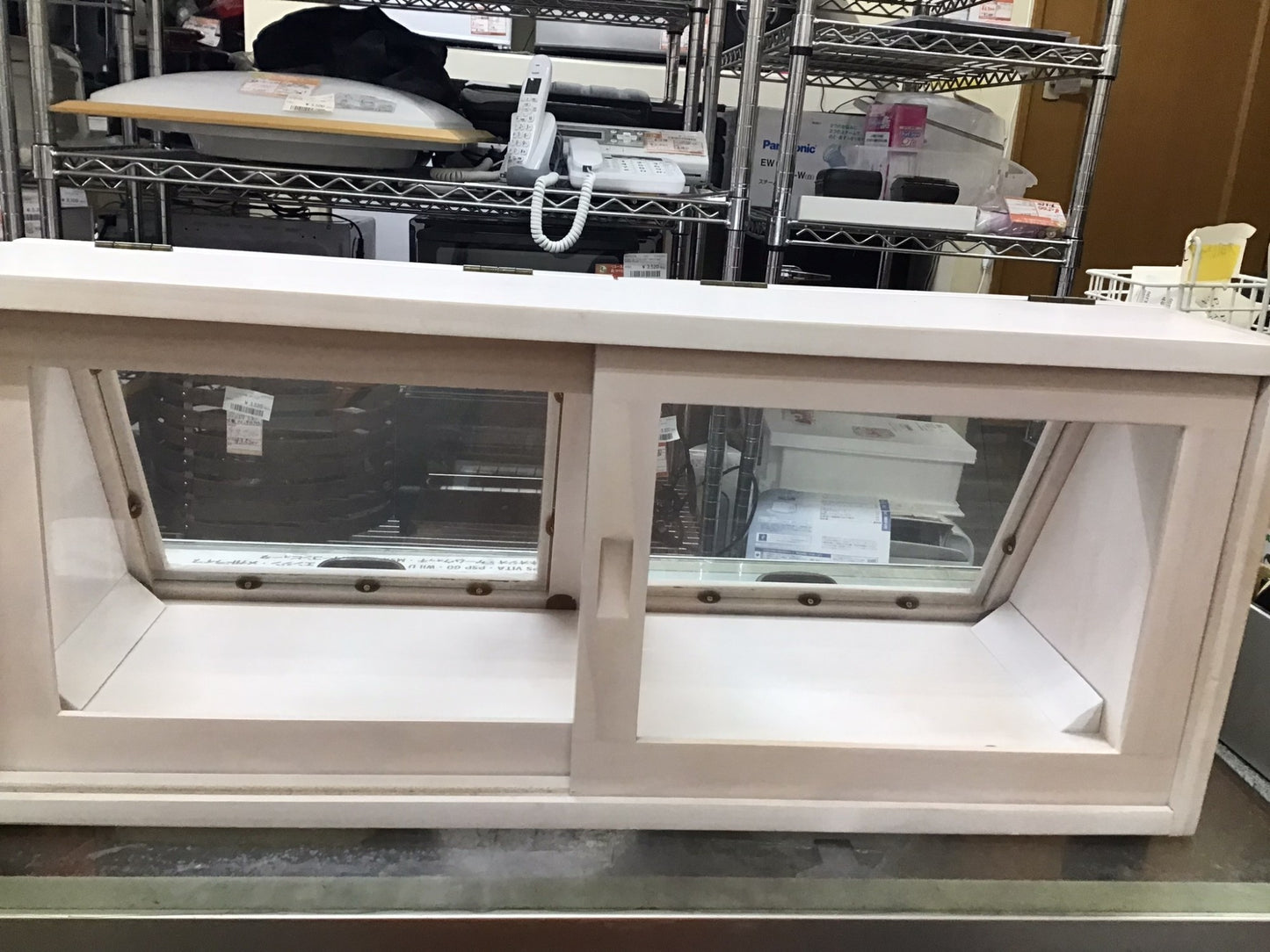 【深草店】 ガラスケース