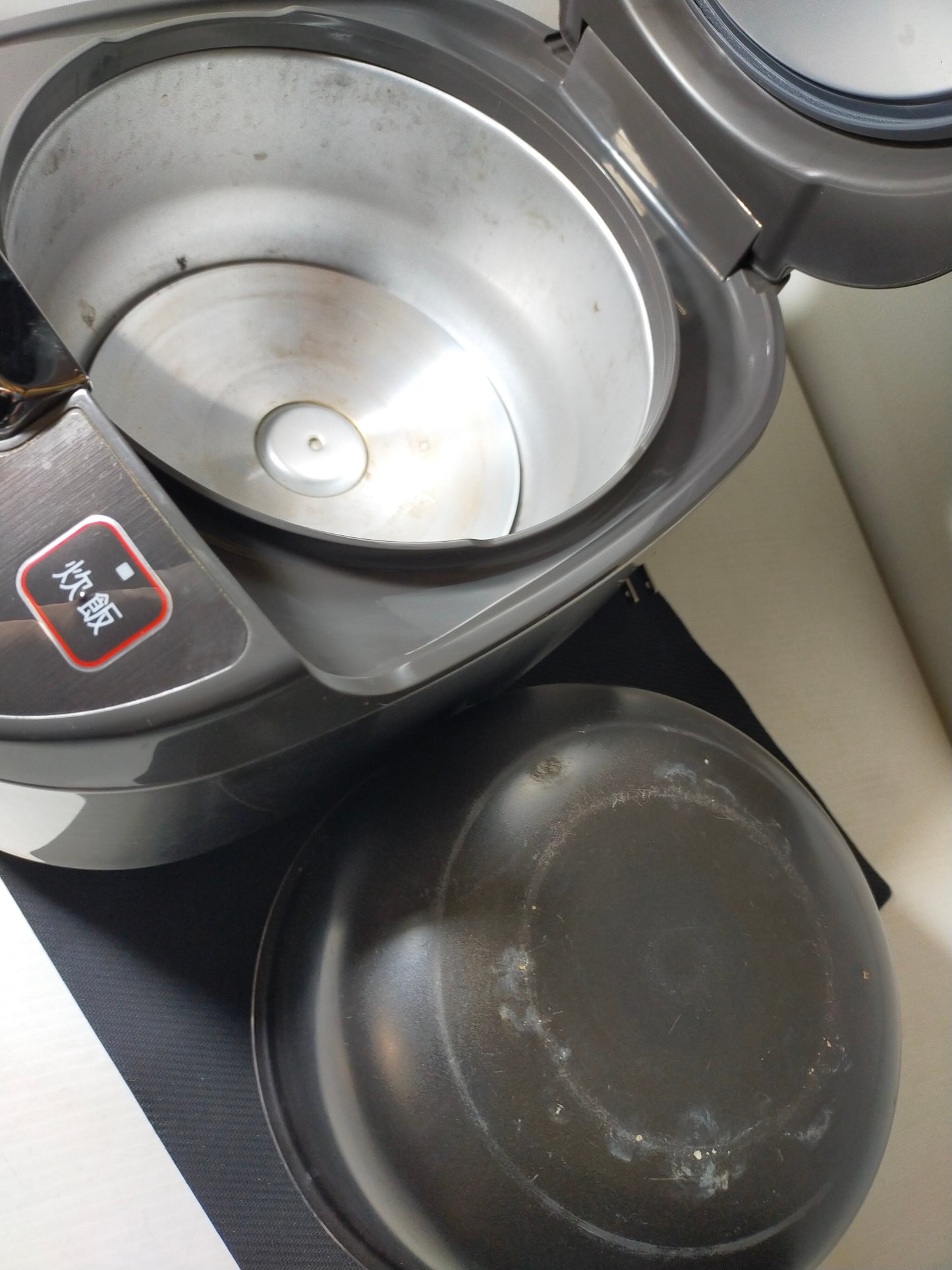 【サテライト】 炊飯器 シャープ 5.5号炊き KS-S10J
2017年製