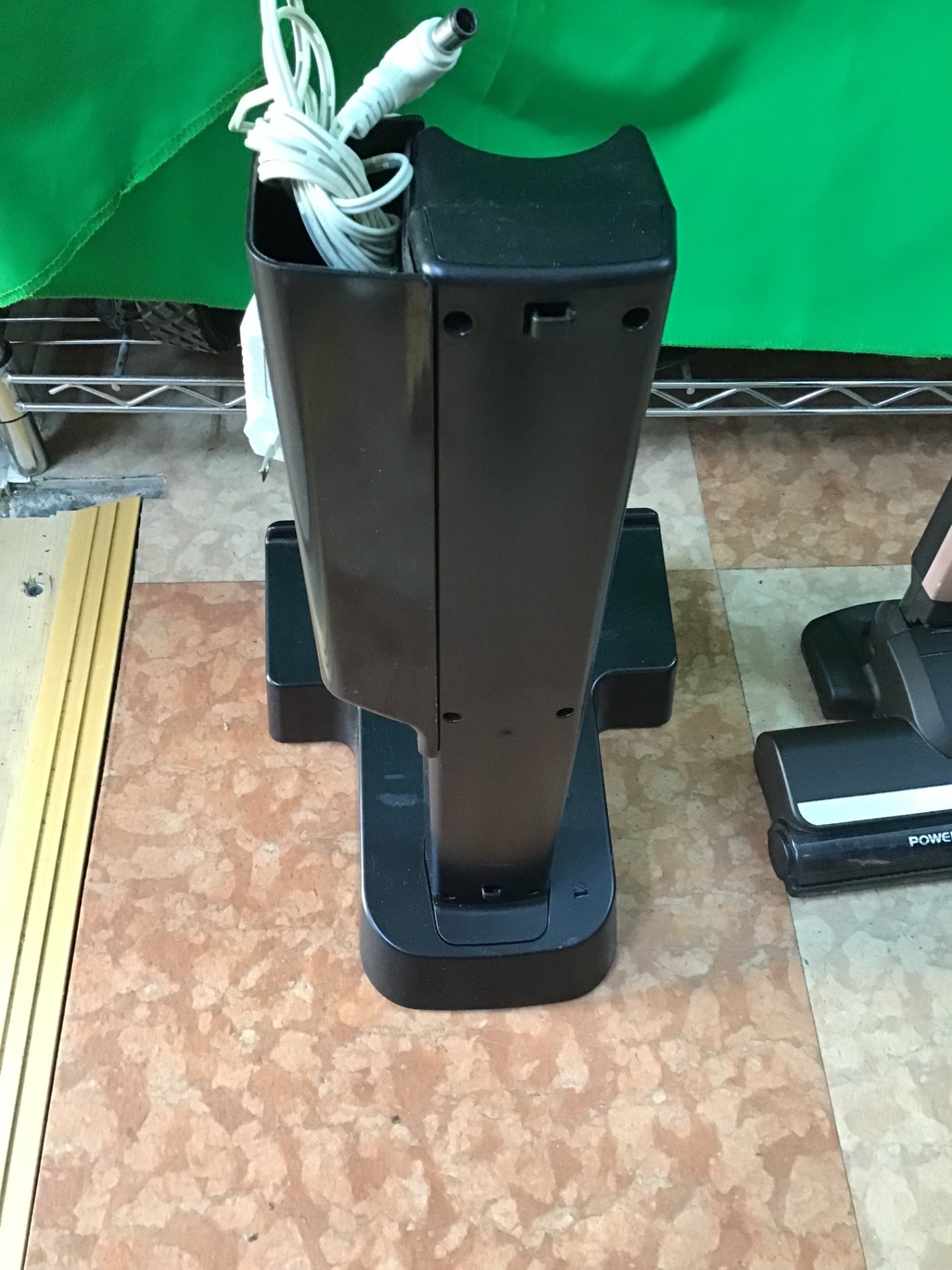 【深草店】 【掃除機+ダストパックセット】 アイリスオーヤマ 掃除機 紙パック式スティッククリーナー 軽量 1.6kg モップ付き KIC-SLDCP6
2020年製年製