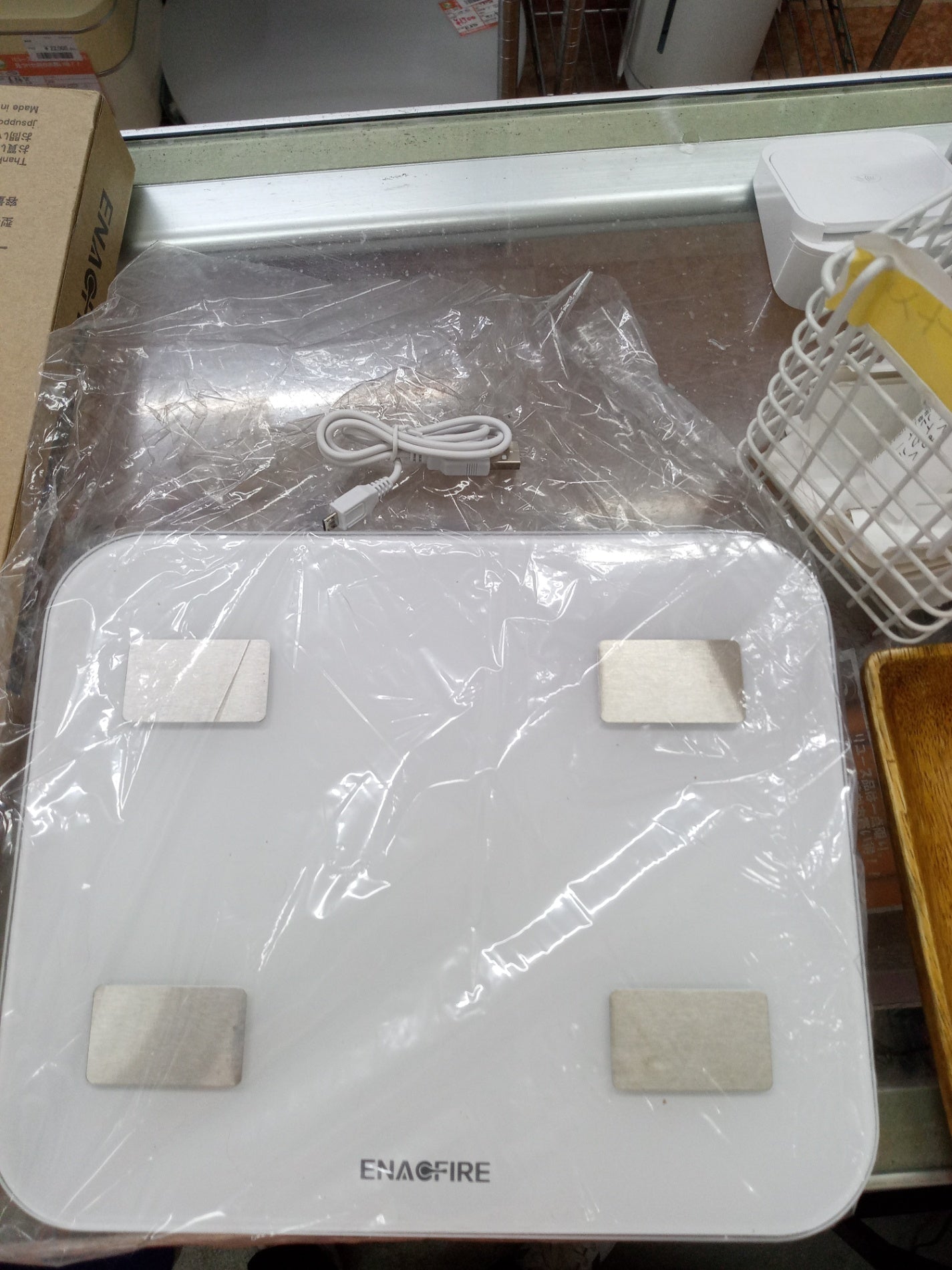 【深草店】 体重計 体脂肪・体組成計 USB充電式体重計 B EnacFire 乗るだけで電源ON 体重/体脂肪率/体水分率/推定骨量/基礎代謝量/BMI/など簡単測定・同期 iOS/Androidアプリで 健康管理・肥満予防・体重管理 ヘルスケア・Fitbit・Google Fitと連携 (ホワイト)