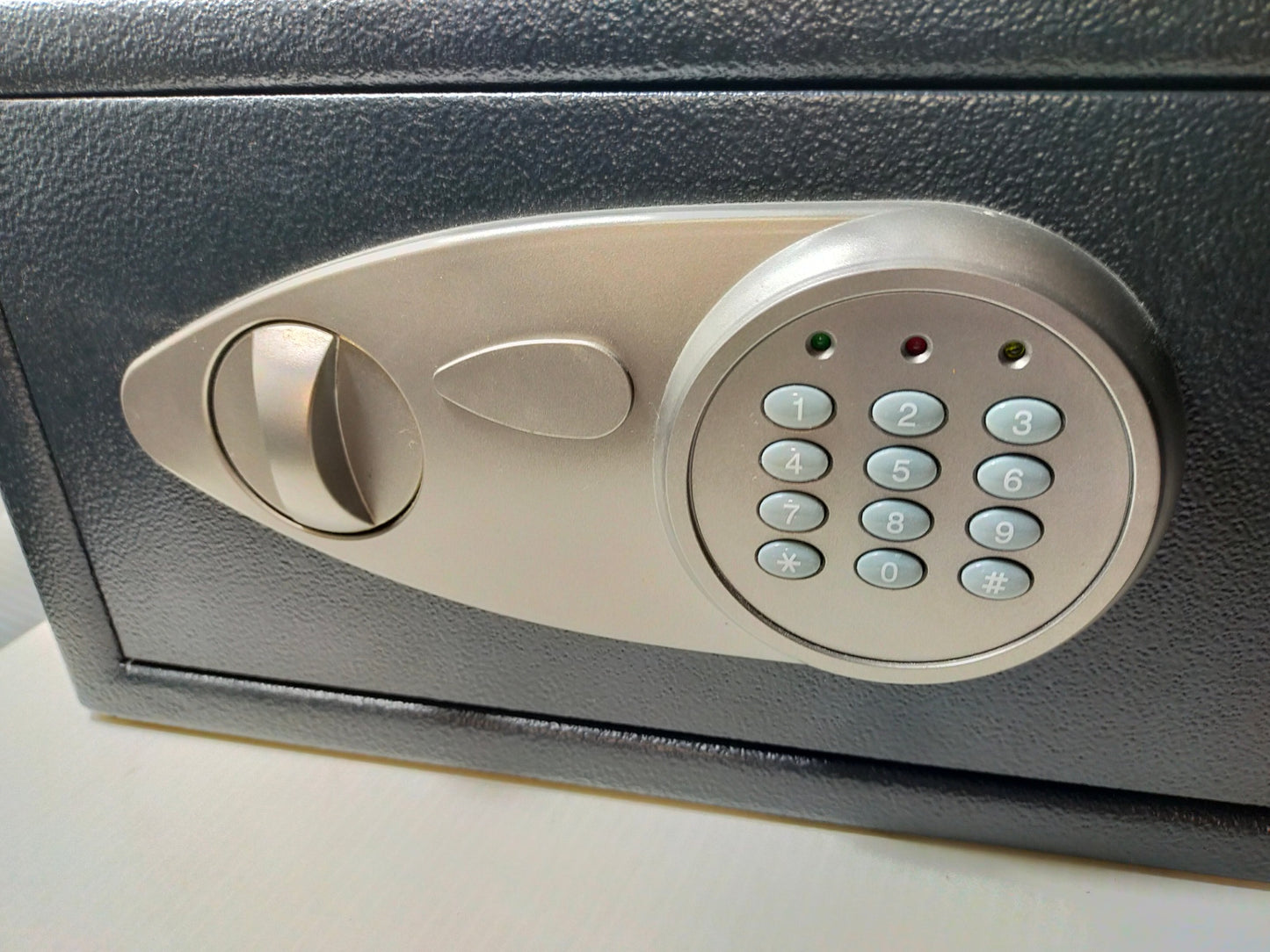 【サテライト】 金庫 SentrySafe X075