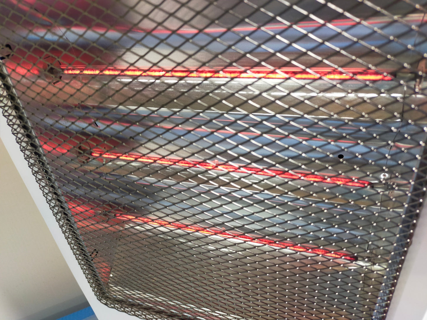 【サテライト】 電気ストーブ エスケイジャパン SKJ-S99C 

 2011年製