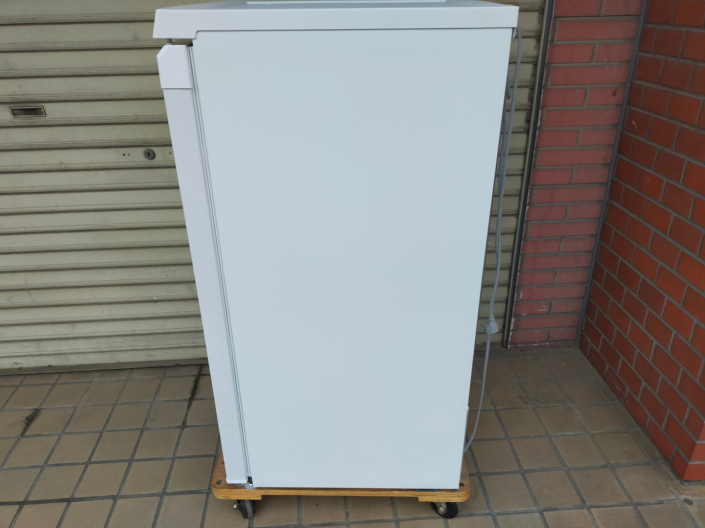 【サテライト】冷凍庫 ハイアール JF-NU102D-W 102L 年製