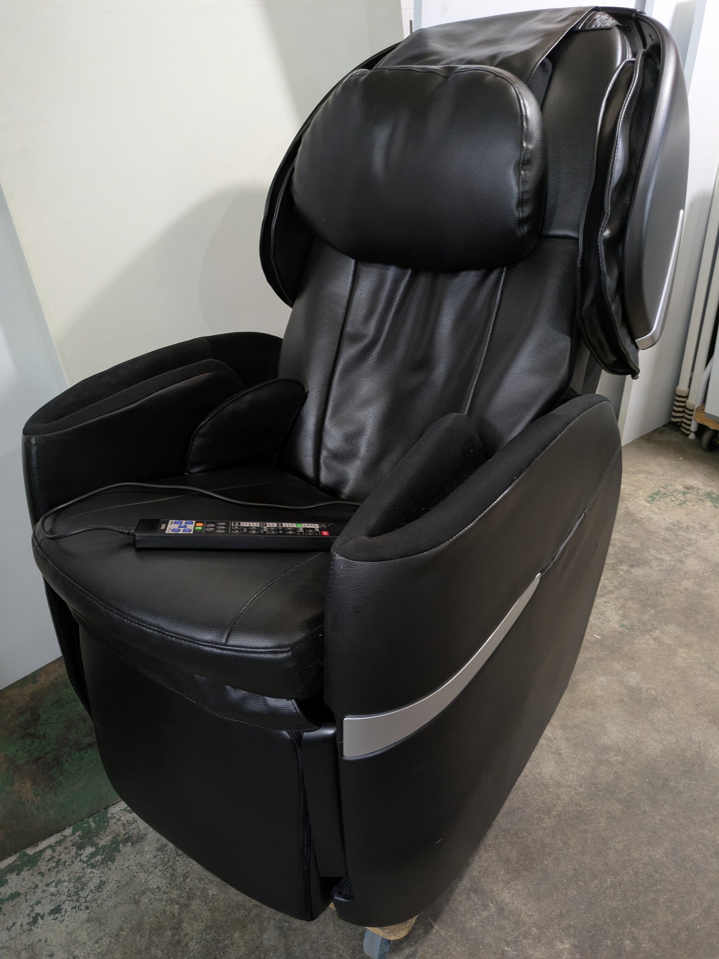 【倉庫保管】 フジ医療器 マッサージチェア（ブラック）FUJIIRYOKI RELAX MASTER（リラックスマスター） AS-695BK