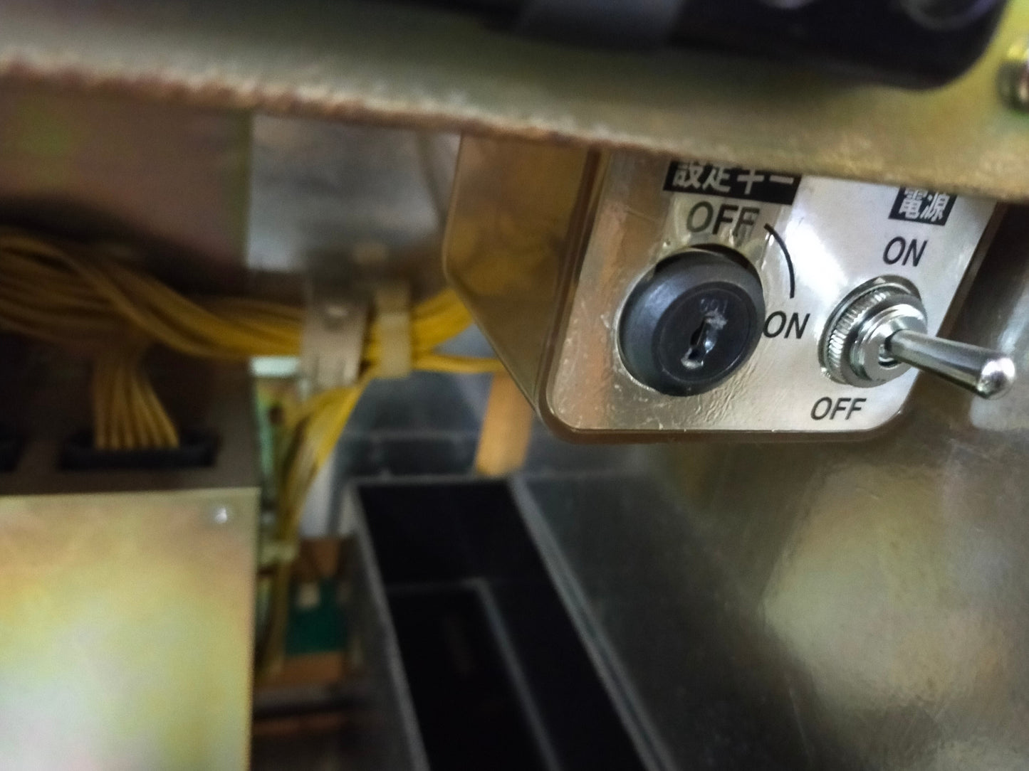 【サテライト】パチスロ実機 押忍！番長 4号機 【発送不可】