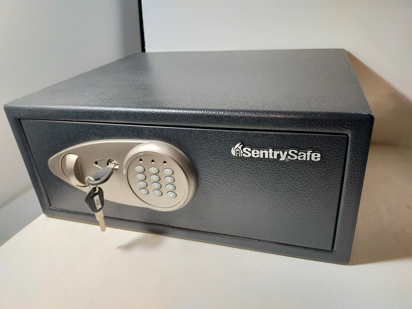 【サテライト】 金庫 SentrySafe X075