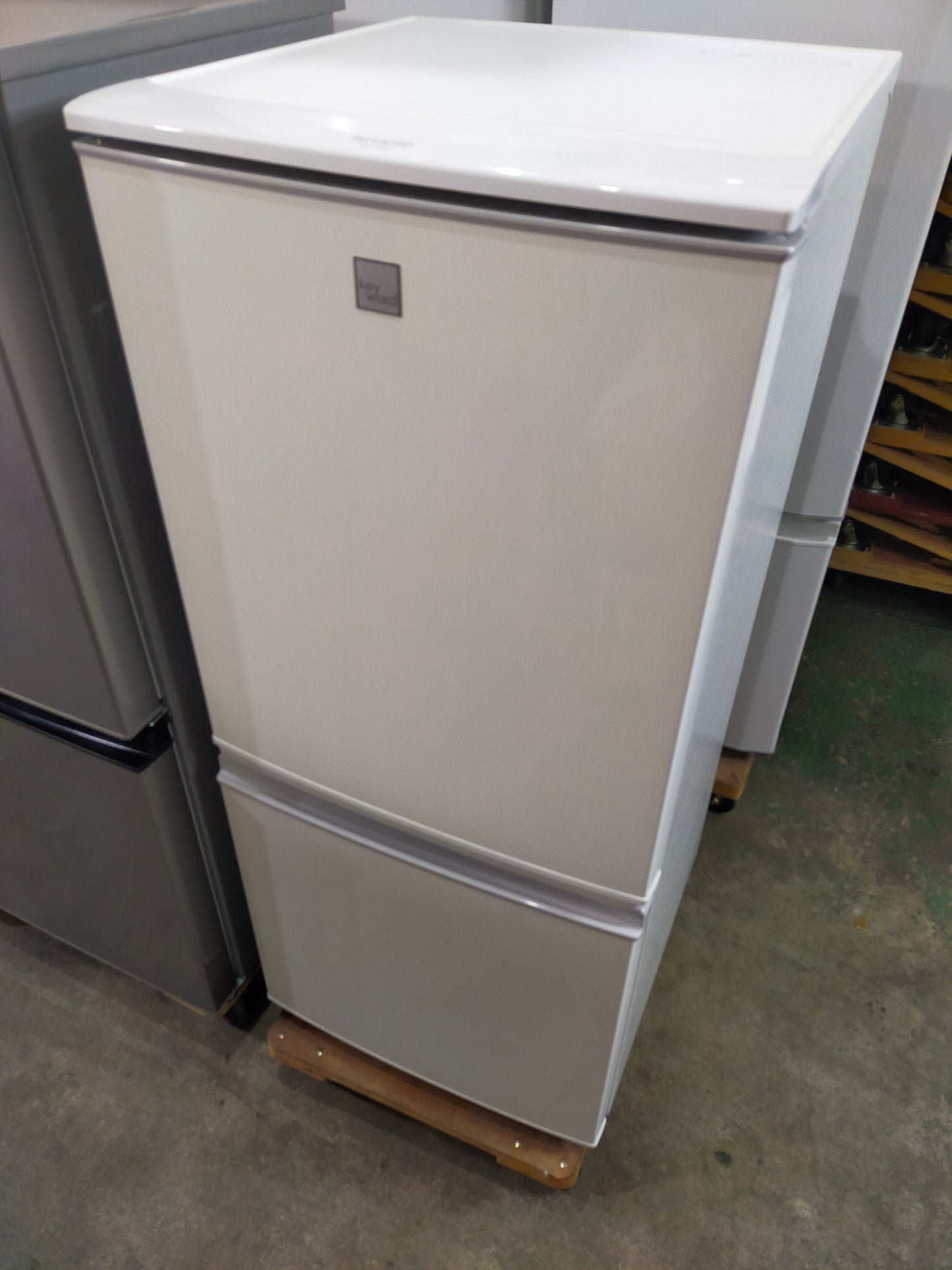 【深草店】冷蔵庫 シャープ SJ-14E7-KW 137L 2019年製