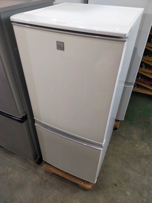 【深草店】冷蔵庫 シャープ SJ-14E7-KW 137L 2019年製