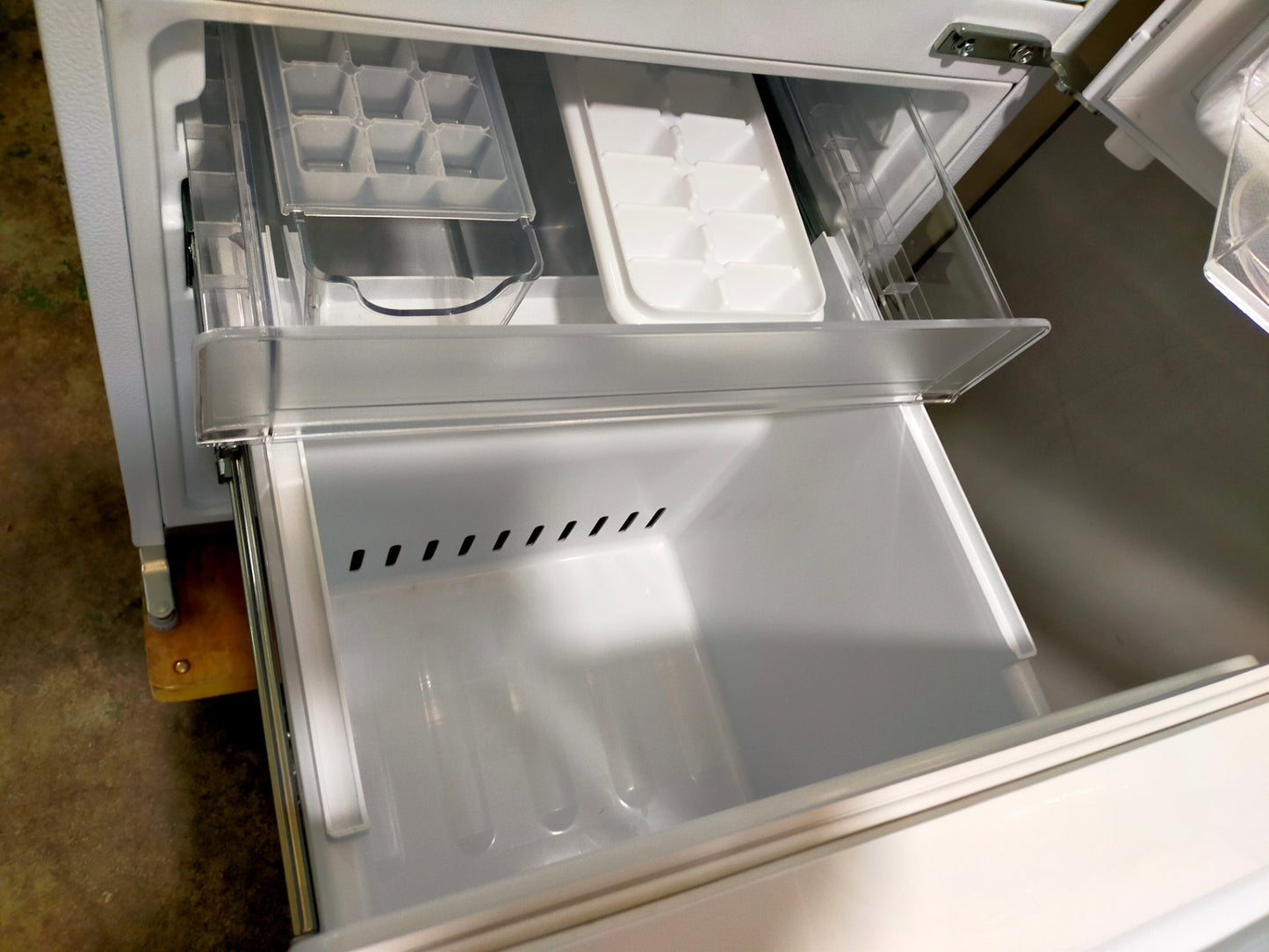 【サテライト】冷蔵庫 ヤマダ電機 YRZ-F15J-W 156L 2021年製