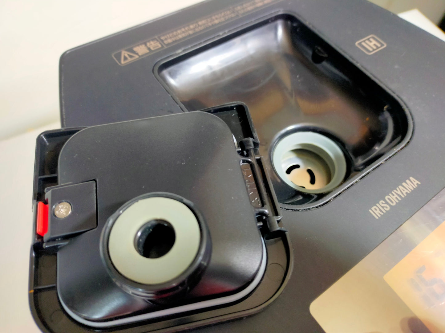 【サテライト】 IH炊飯器 アイリスオーヤマ 極厚火釜 3合炊き RC-IL30-B  2022年製