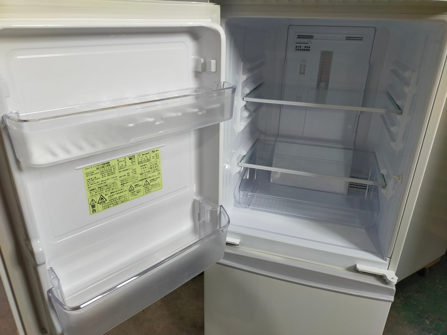【深草店】冷蔵庫 シャープ SJ-14E7-KW 137L 2019年製