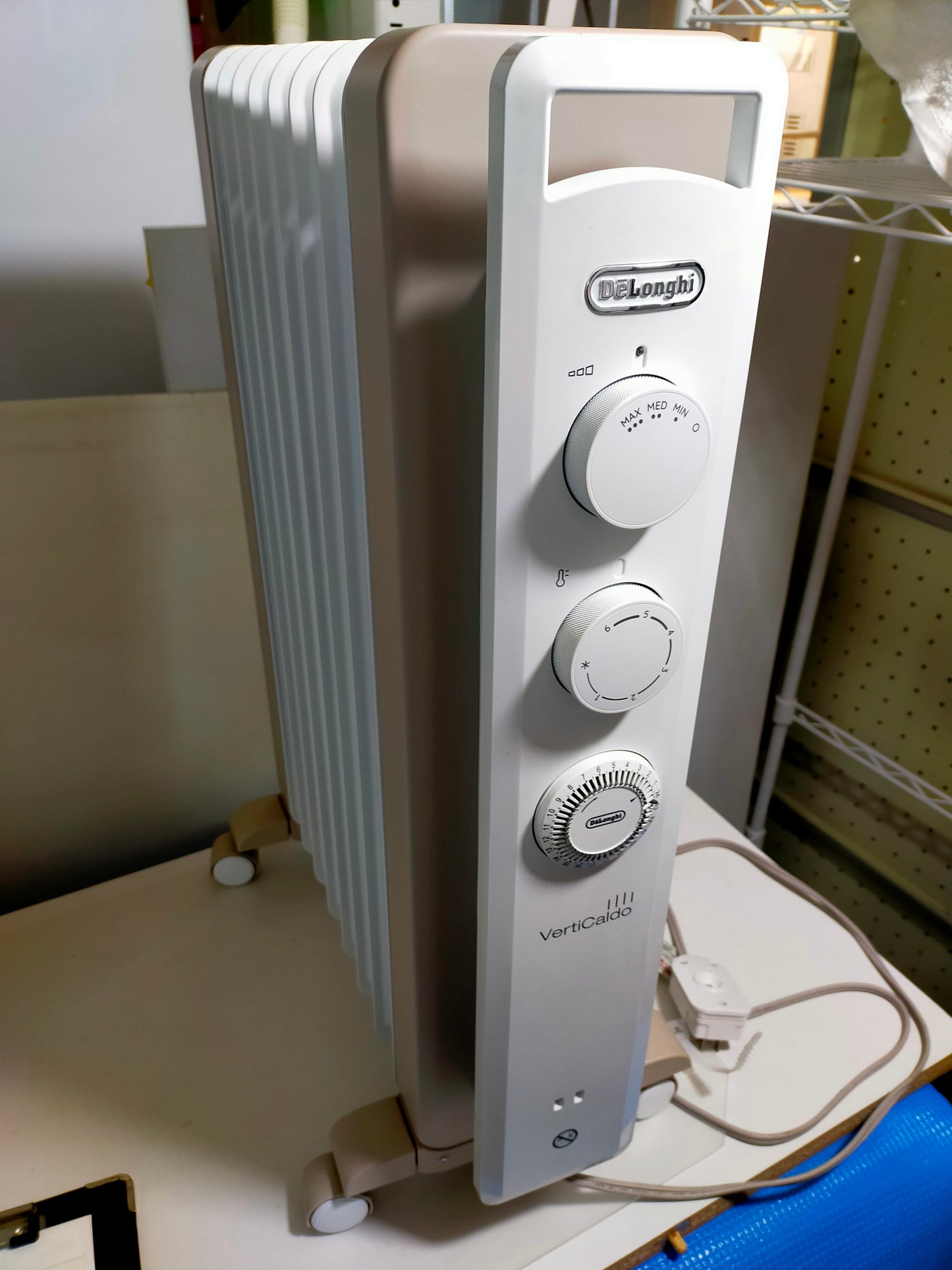 【サテライト】 オイルヒーター デロンギ RHJ21F0812-WH