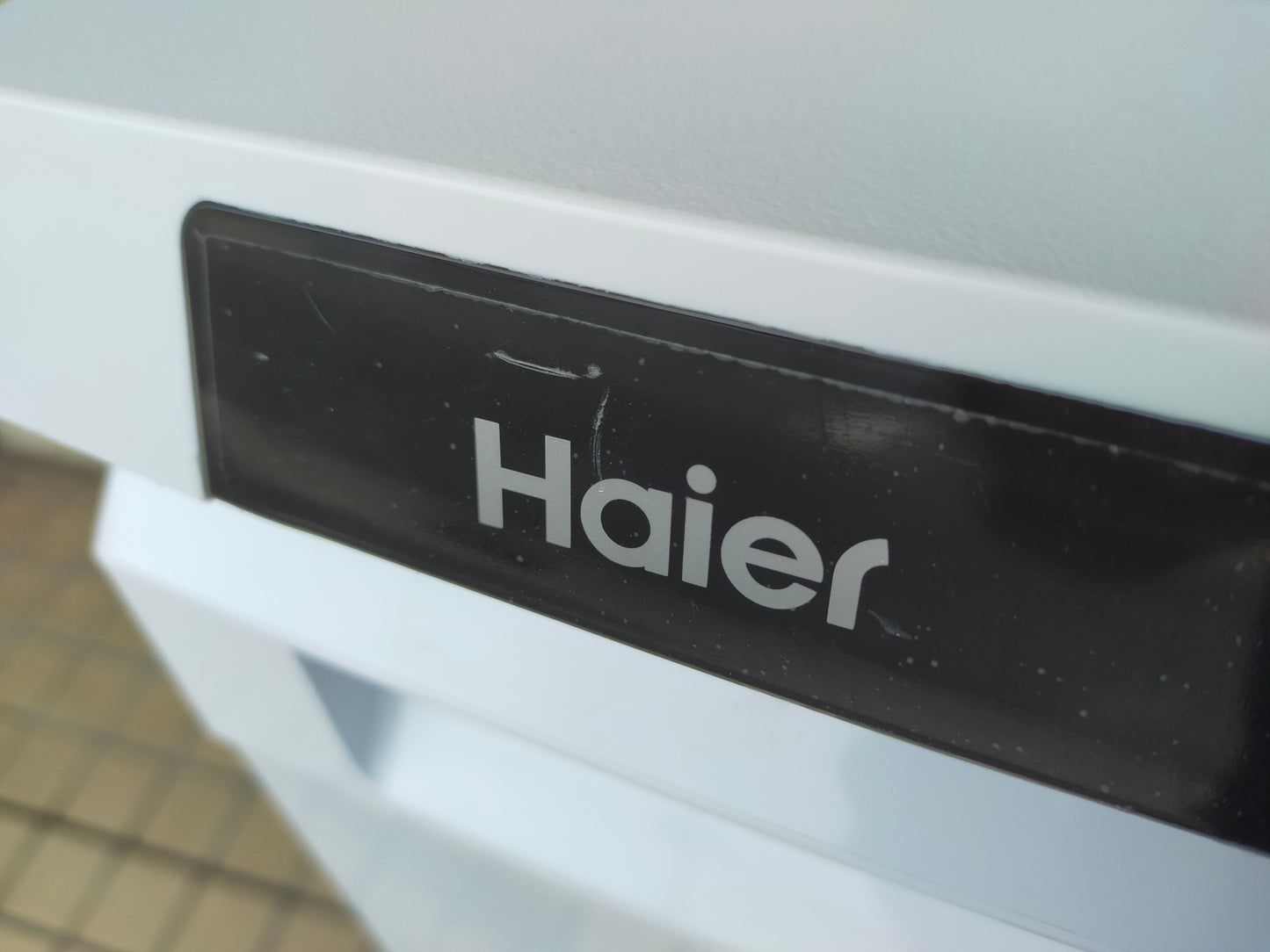 【サテライト】冷凍庫 ハイアール JF-NU102D-W 102L 年製