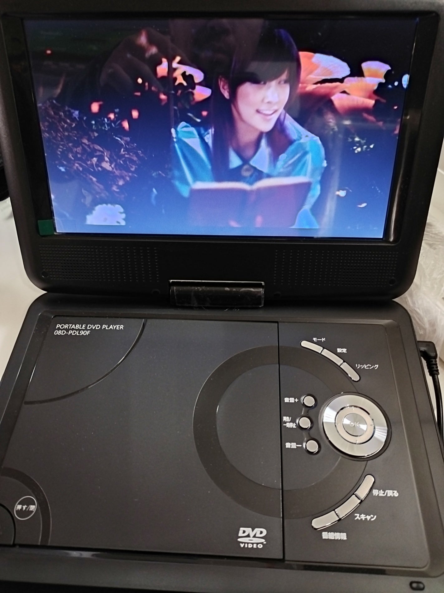 【サテライト】 ポータブルDVDプレーヤー 山善 08D-PDL90F 9インチ  2019年製