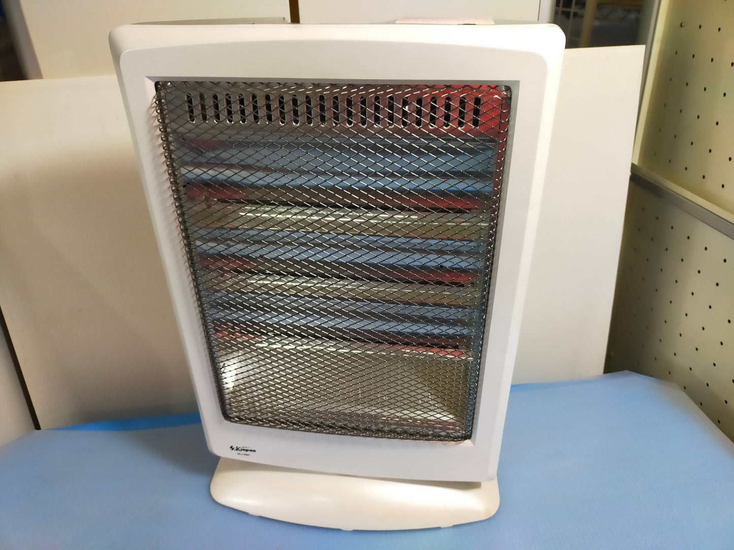 【サテライト】 電気ストーブ エスケイジャパン SKJ-S99C 

 2011年製