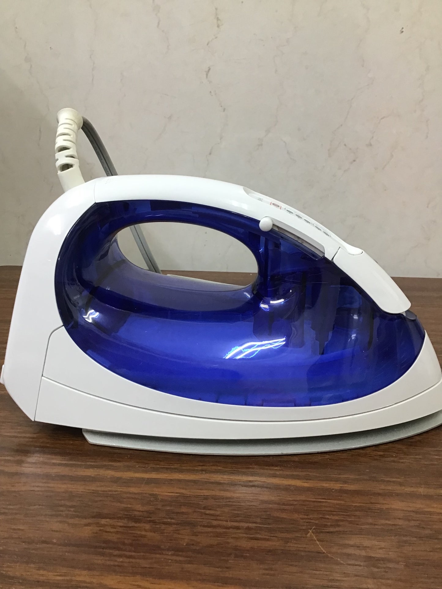 【深草店】 アイロン　東芝　TA-B70  2015年製年製