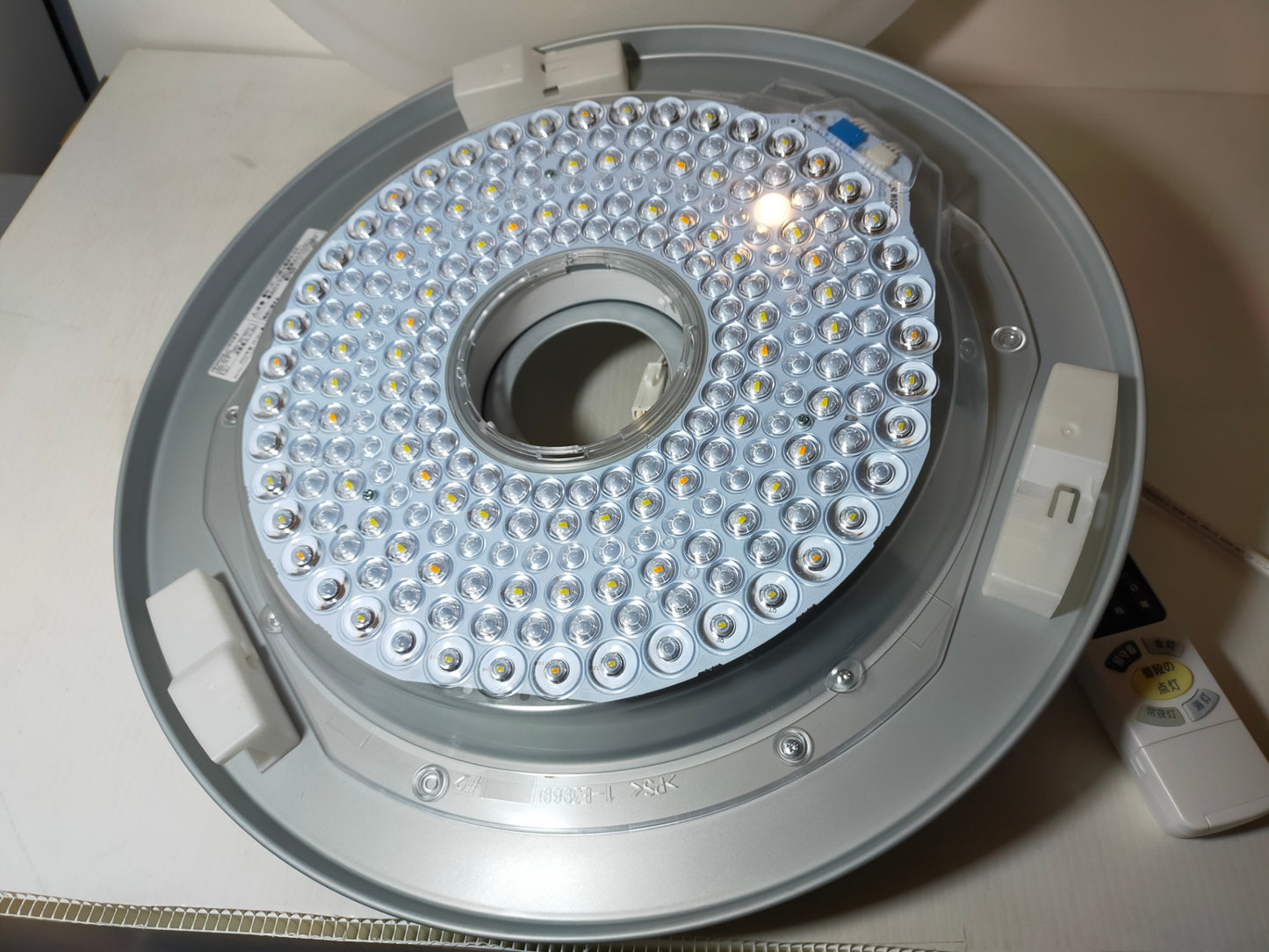 【サテライト】 LEDシーリングライト 日立 8畳用 LEC-AH80U 

 2022年製