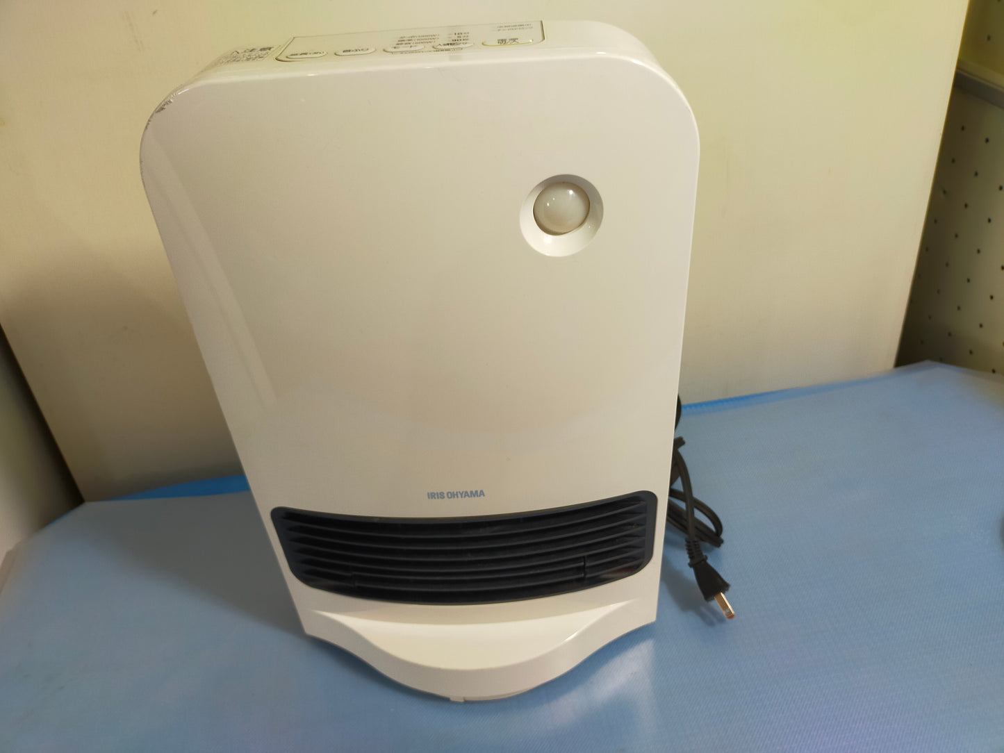 【サテライト】 セラミックファンヒーター アイリスオーヤマ JCH-12TDSW1-W 

 2021年製