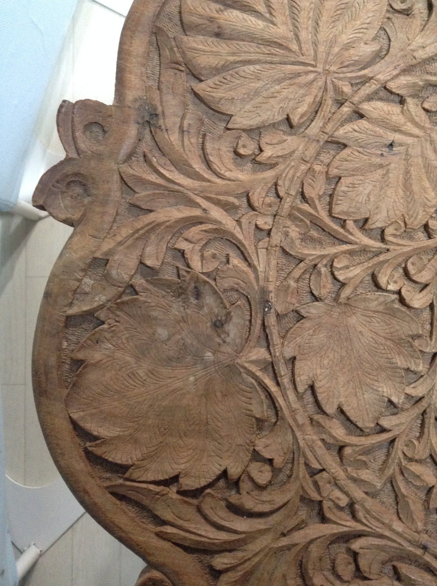 【倉庫保管】 木彫り 透かし彫り サイドテーブル 折りたたみ 花台 物置き 幅46cm 奥行き46cm 高さ48cm