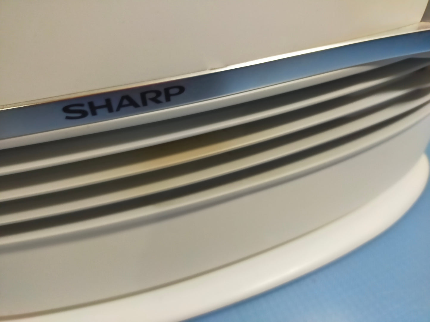 【サテライト】 シャープ プラズマクラスター搭載 加湿機能付 セラミックファンヒーター ホワイト HX-H120-W 

 2018年製