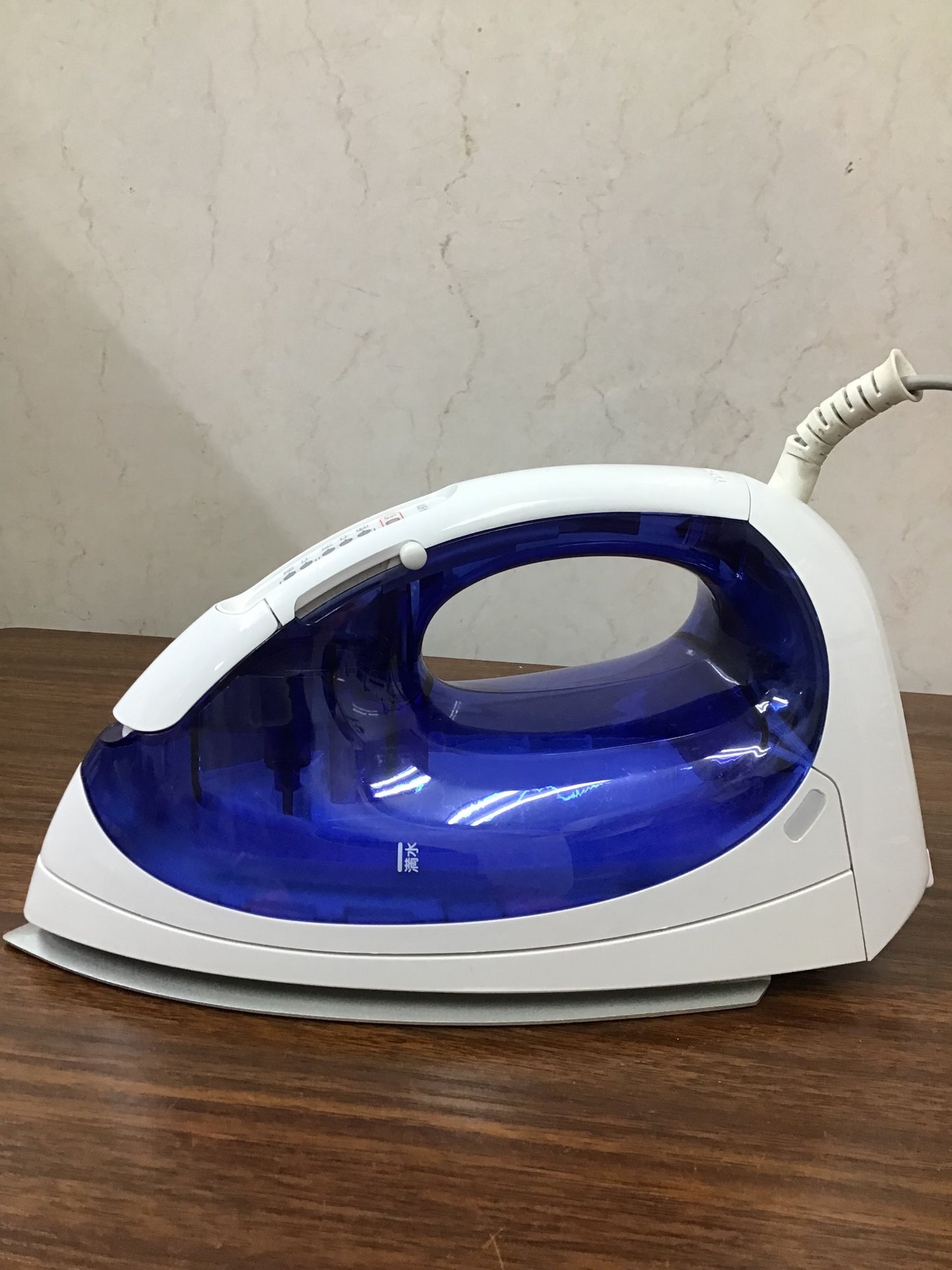 【深草店】 アイロン　東芝　TA-B70  2015年製年製