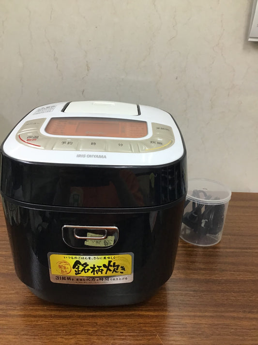 【深草店】 アイリスオーヤマ 炊飯器 マイコン式 3合 銘柄炊き分け機能付き RC-MB30-B