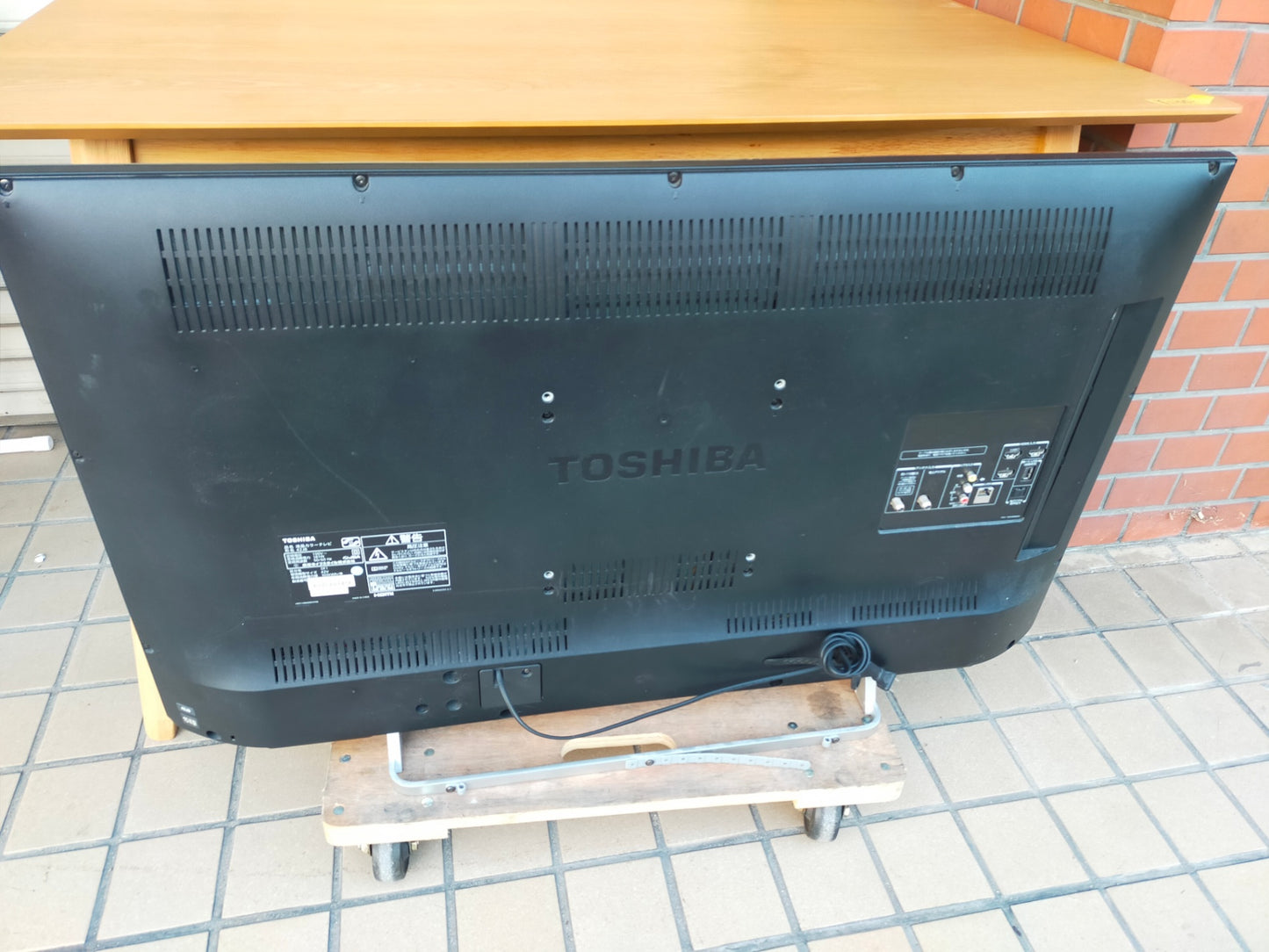 【サテライト】 液晶テレビ 東芝 42J8 42V型 

 2015年製