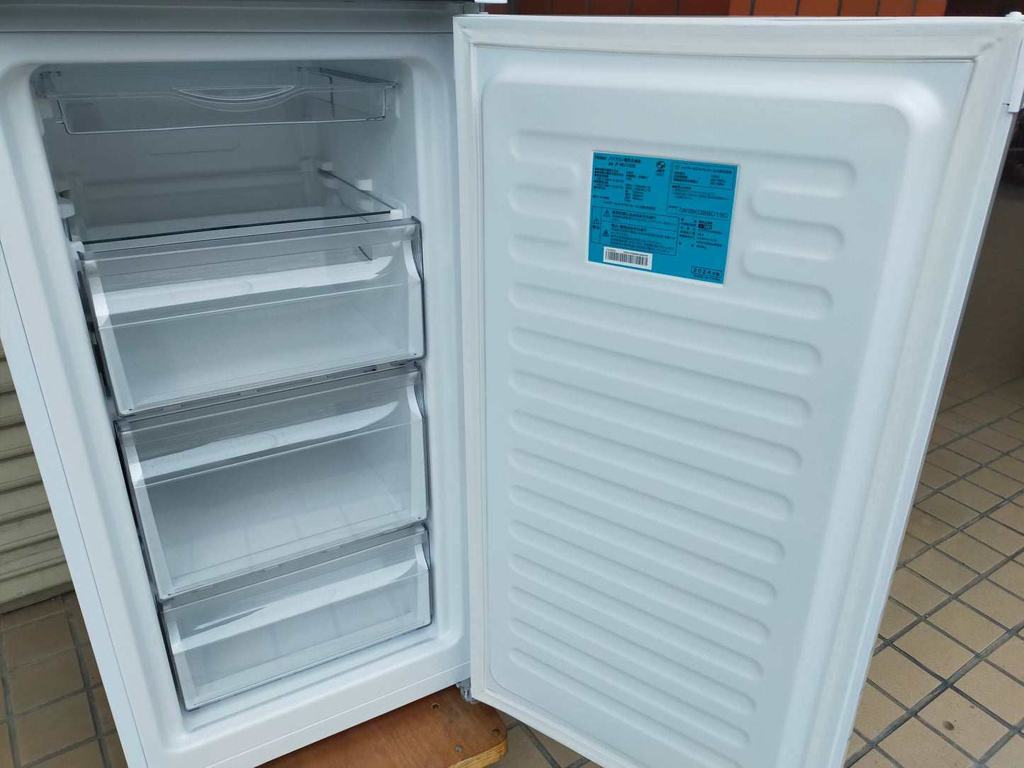 【サテライト】冷凍庫 ハイアール JF-NU102D-W 102L 年製