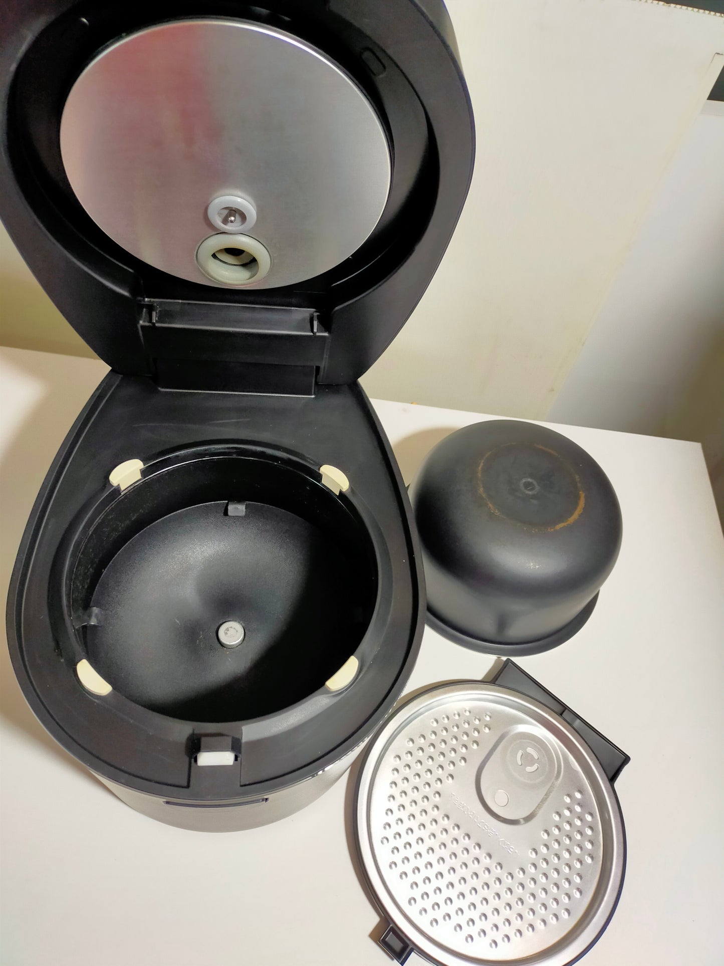 【サテライト】 IH炊飯器 アイリスオーヤマ 極厚火釜 3合炊き RC-IL30-B  2022年製