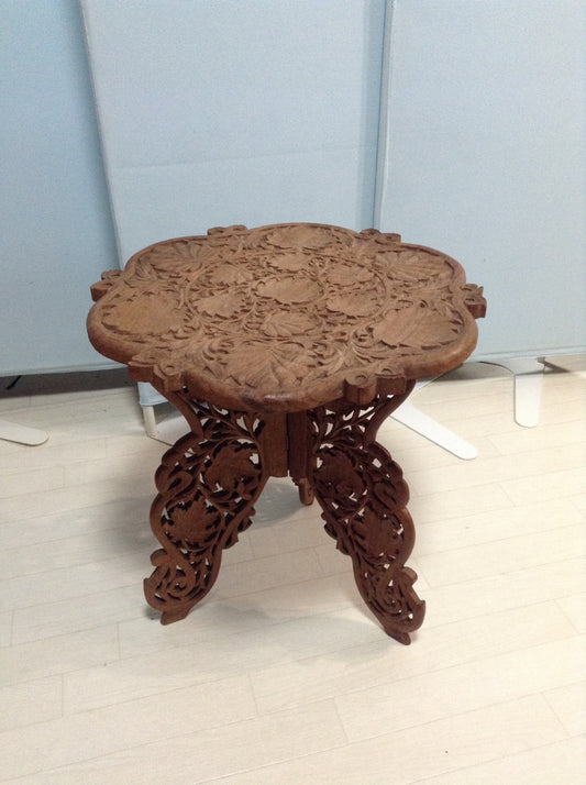 【倉庫保管】 木彫り 透かし彫り サイドテーブル 折りたたみ 花台 物置き 幅46cm 奥行き46cm 高さ48cm