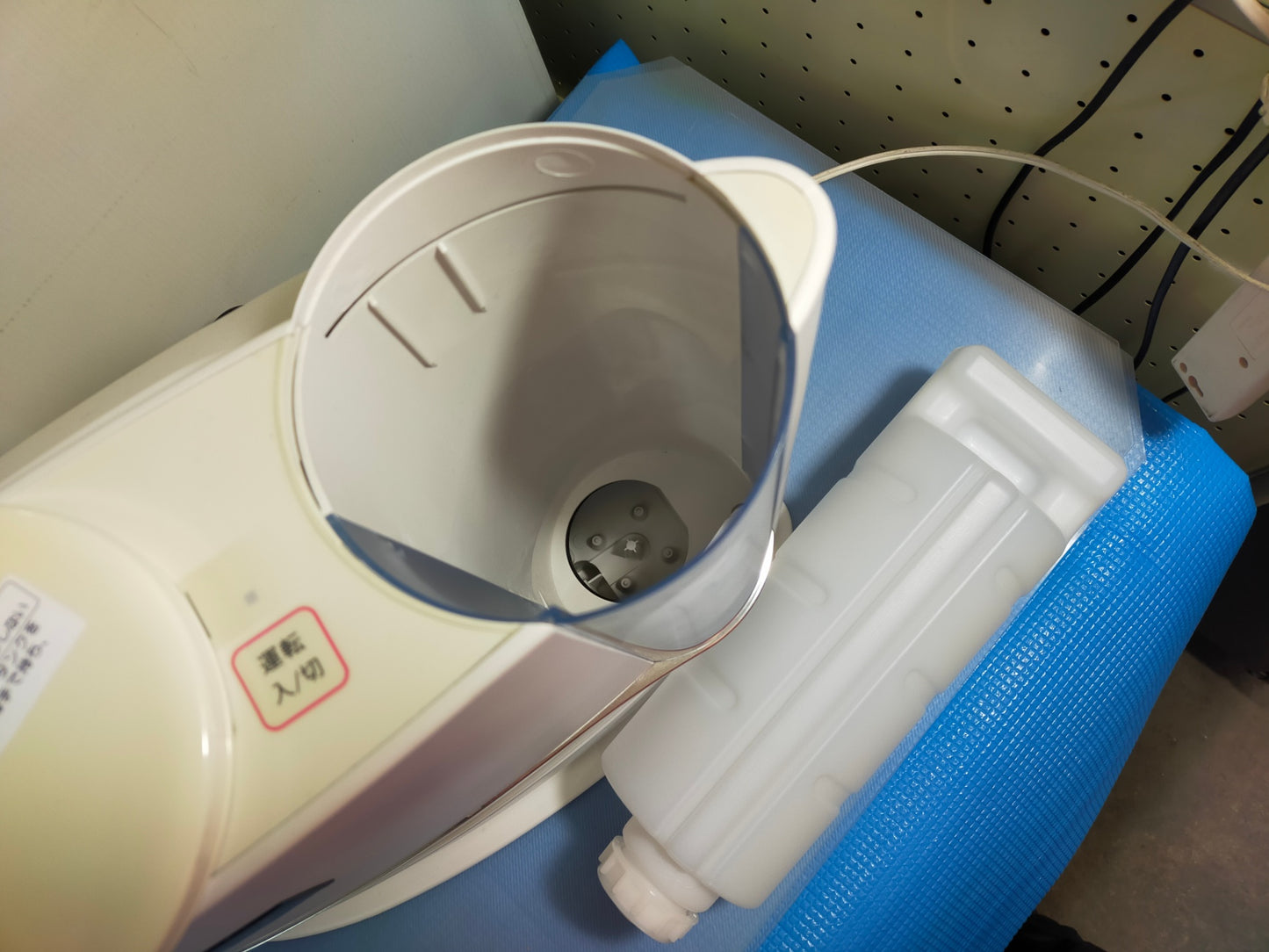 【サテライト】 シャープ プラズマクラスター搭載 加湿機能付 セラミックファンヒーター ホワイト HX-H120-W 

 2018年製