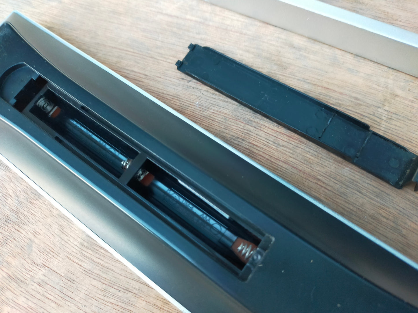 【サテライト】 液晶テレビ 東芝 42J8 42V型 

 2015年製