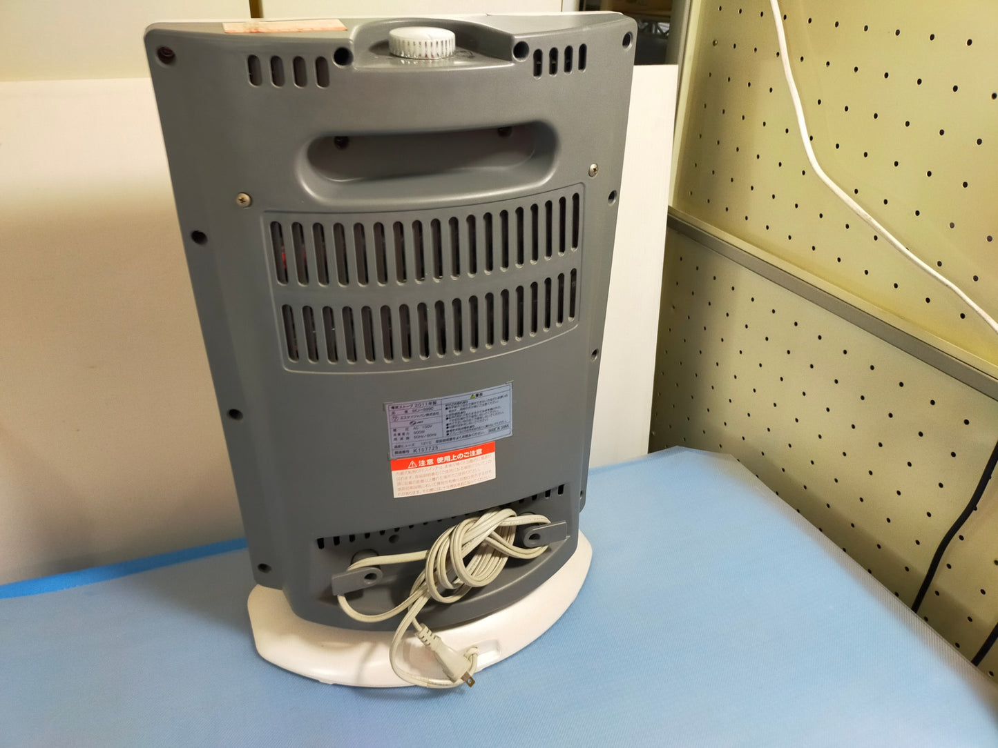 【サテライト】 電気ストーブ エスケイジャパン SKJ-S99C 

 2011年製